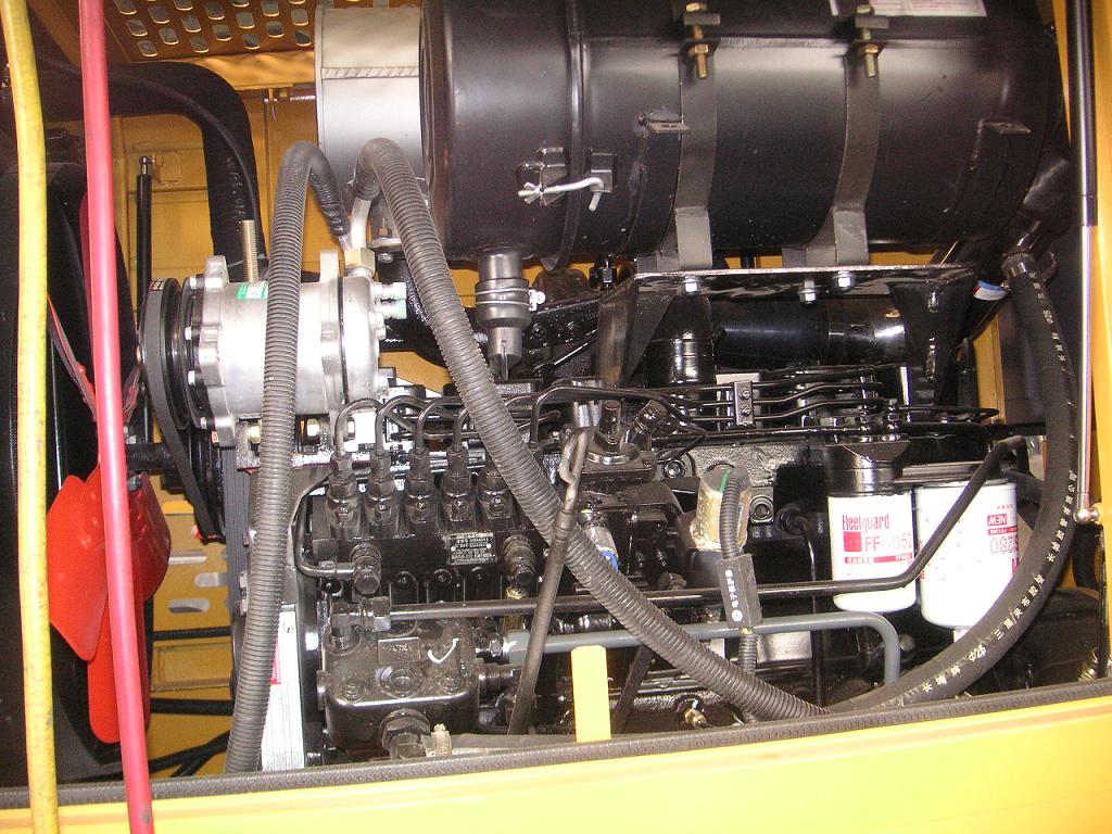 loader cummins engine.jpg loader cummins engine.jpg