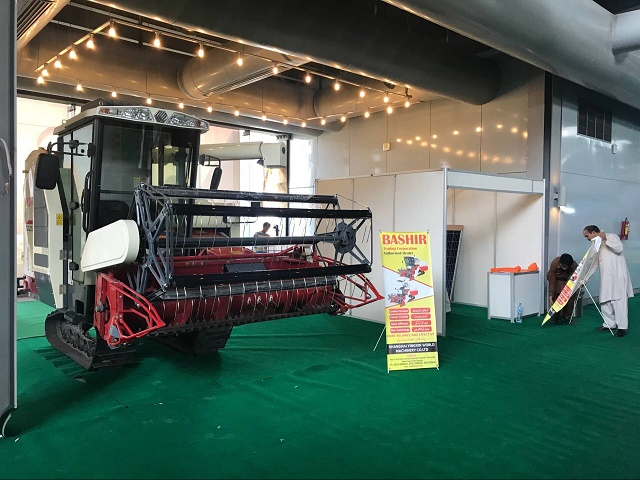 harvester in Lahore.jpg